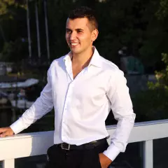 Ведущий Арсений Преловский