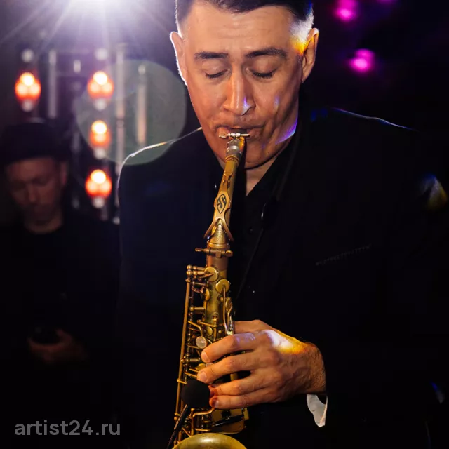 Саксофонист Андрей Кириченко — саксофонист