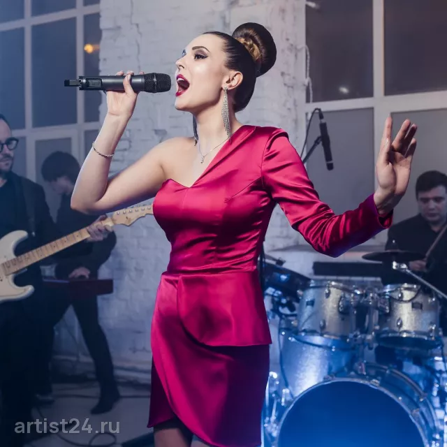 Агнесса Королева и кавер-группа SOHO — музыкант