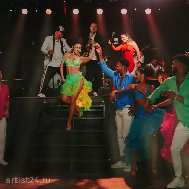 Латиноамериканское шоу Salsa-Timba — музыкант