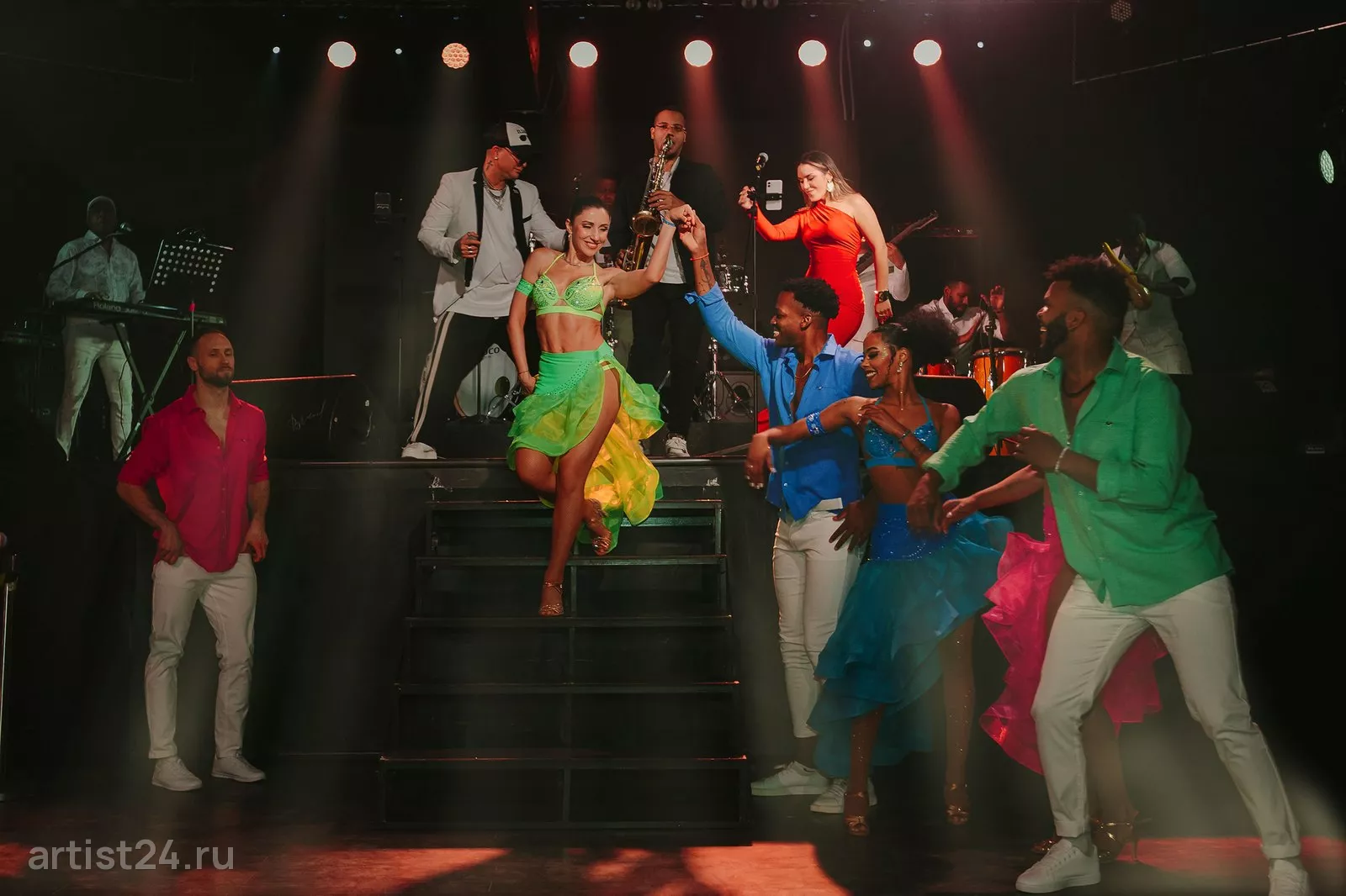 Латиноамериканское шоу Salsa-Timba — музыкант