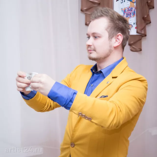 Иллюзионист Роман Шумских — фокусник