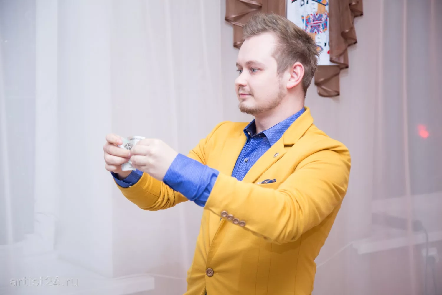 Иллюзионист Роман Шумских — фокусник