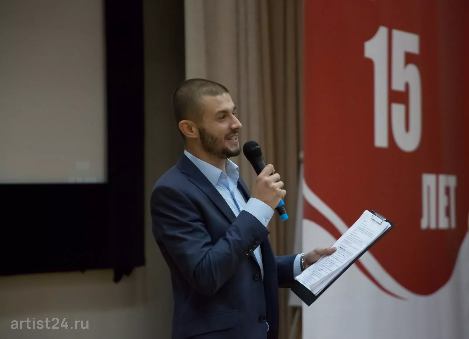 Ведущий Дмитрий Толкач — ведущий