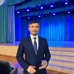Ведущий Артур Сирачев