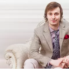 Ведущий Алекс Прахов