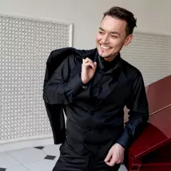 Ведущий Александр Куртов