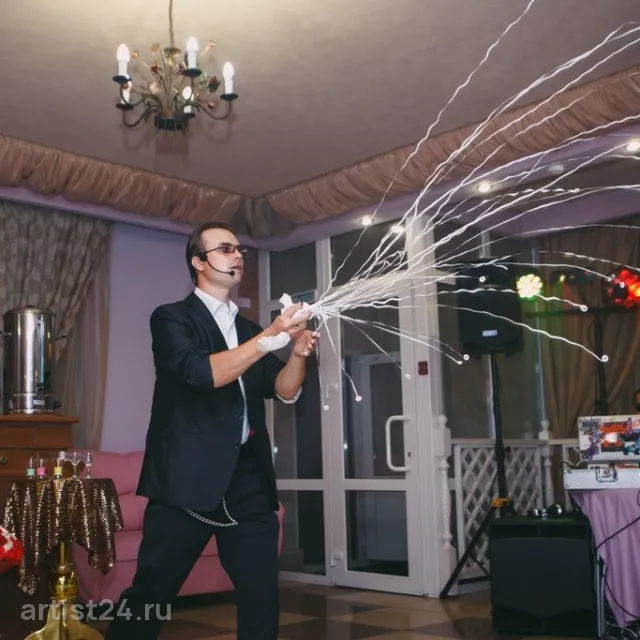 Иллюзионист Евгений Спирин — фокусник