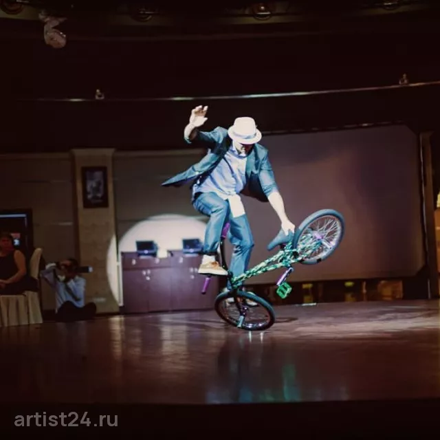 BMX-райдер Нияз Зарипов — цирковой артист