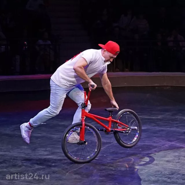 BMX-райдер Нияз Зарипов — цирковой артист, фото 3