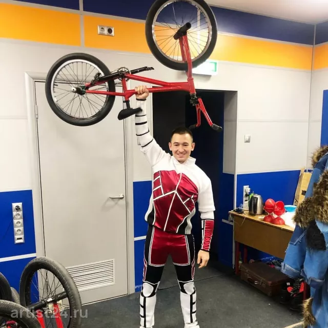 BMX-райдер Нияз Зарипов — цирковой артист, фото 4