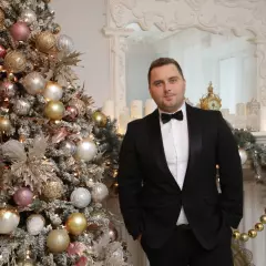 Ведущий Кирилл Казанин