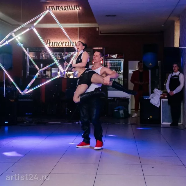 Акробатический дуэт Crazy Stilts — цирковой артист, фото 3