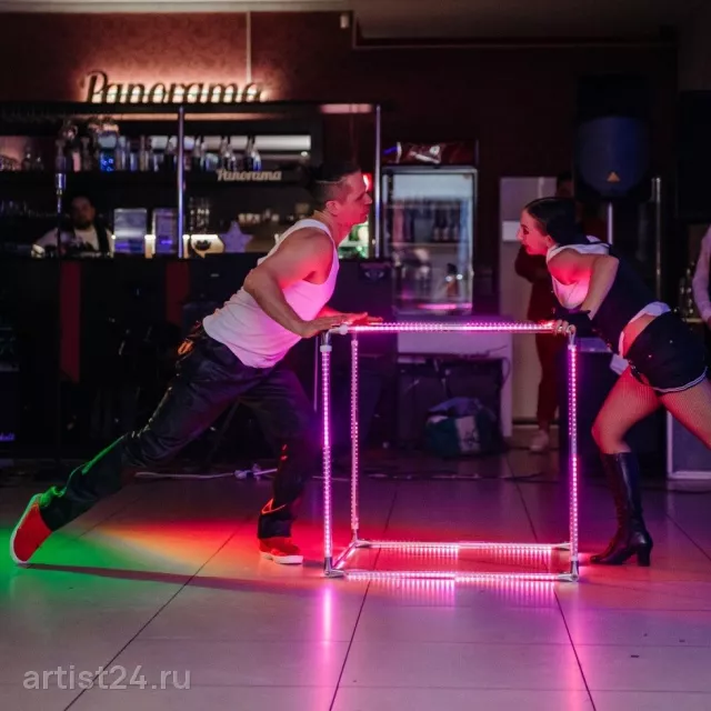 Акробатический дуэт Crazy Stilts — цирковой артист, фото 4
