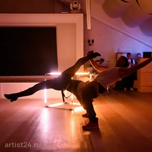 Акробатический дуэт Crazy Stilts — цирковой артист, фото 5