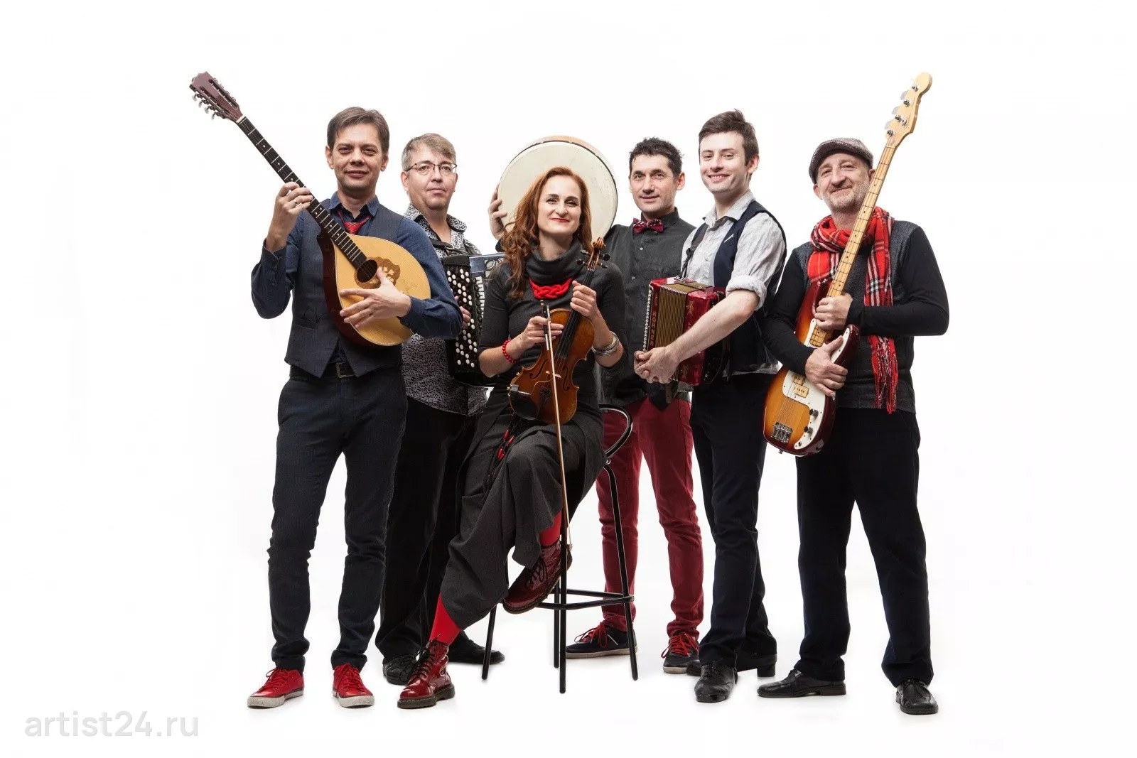 Фолк-группа Street Fiddlers — музыкант