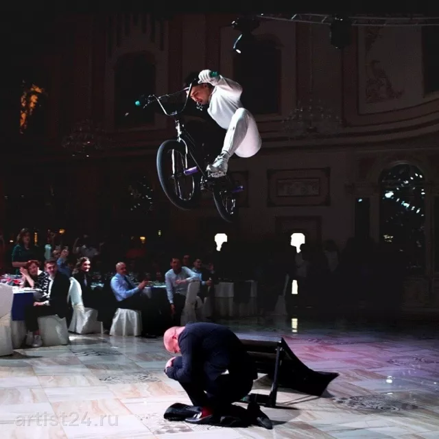 BMX-шоу Максима Голдобина — цирковой артист, фото 3