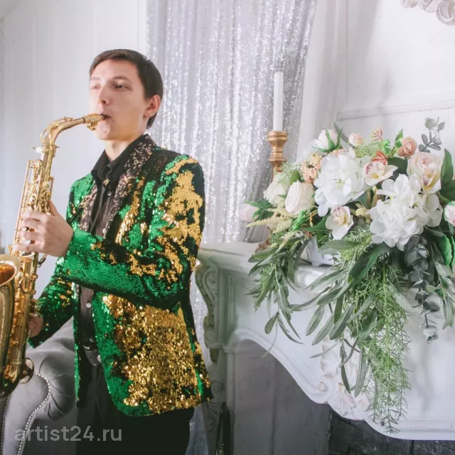 Саксофонист Александр Мустафин — саксофонист