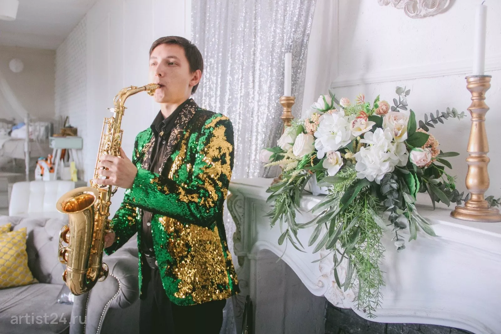 Саксофонист Александр Мустафин — саксофонист