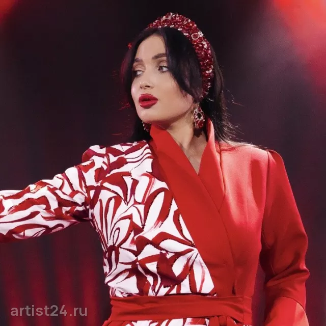 Певица Диана Кох — вокалист