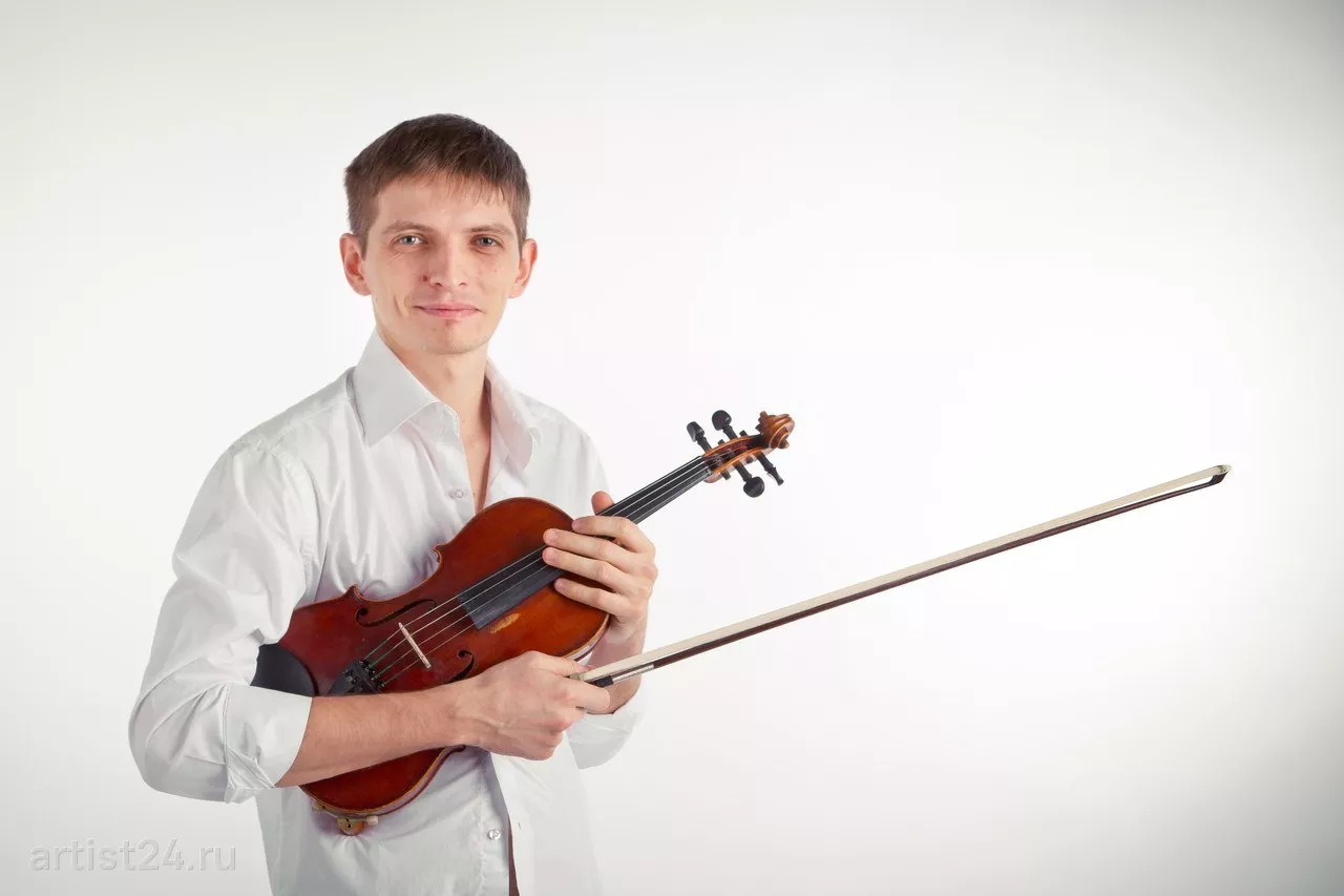 Скрипач Александр Кирющенко — скрипач