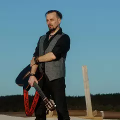 Гитарист Евгений Кортез