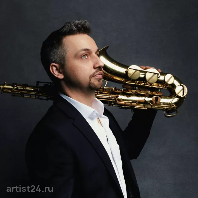 Саксофонист Алексей Довженко — саксофонист