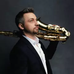 Саксофонист Алексей Довженко