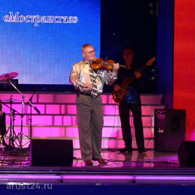 Скрипач Альберт Корабельников — скрипач