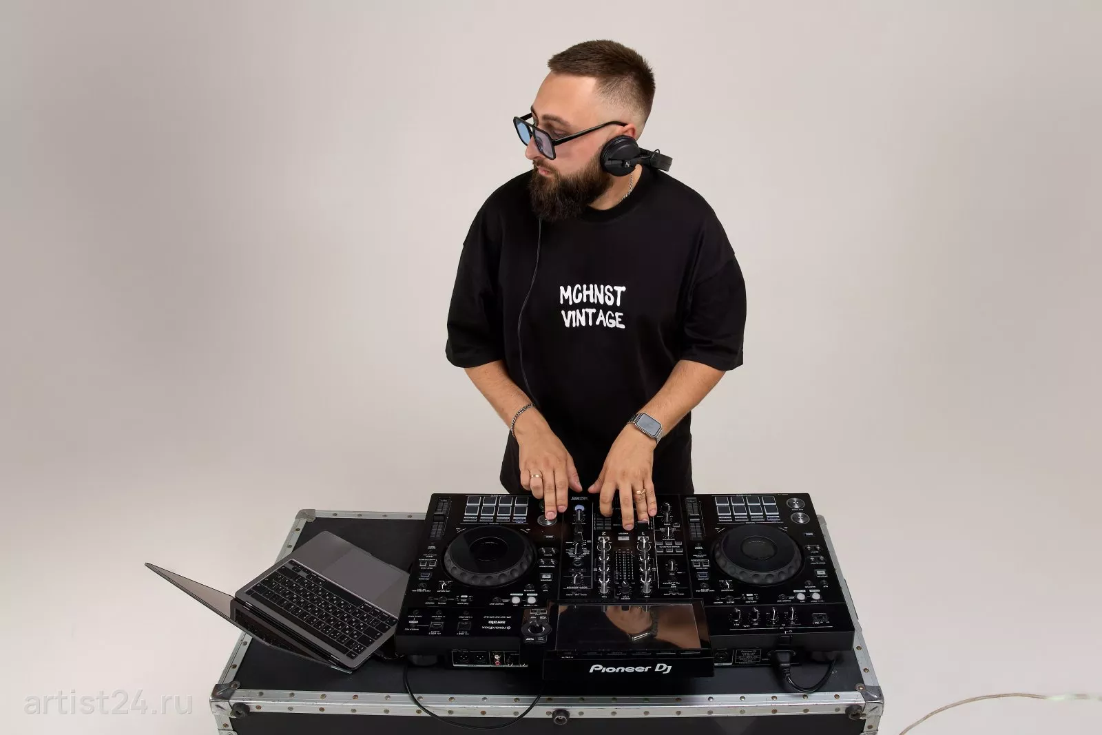 Диджей DJ Bukreyev — диджей