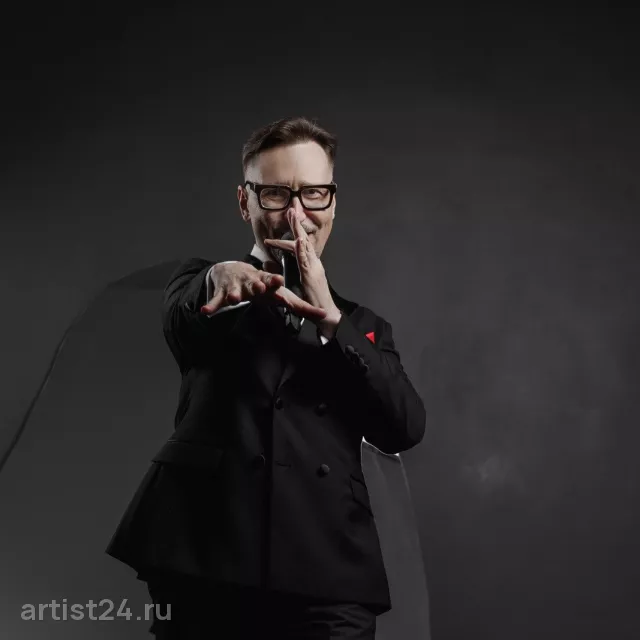 Ведущий Александр Нова — ведущий