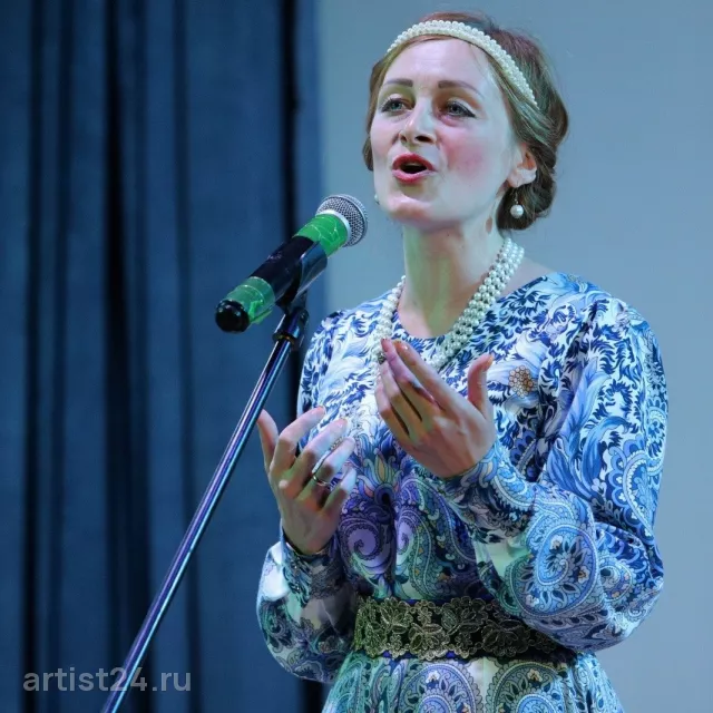 Певица Элина Рачёва — вокалист