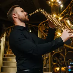 Саксофонист Артём Голышев