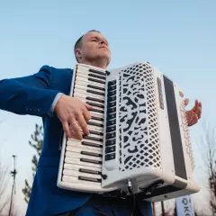 Аккордеонист Александр Павлов