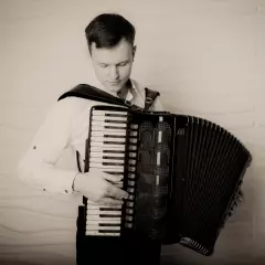 Аккордеонист Андрей Попов