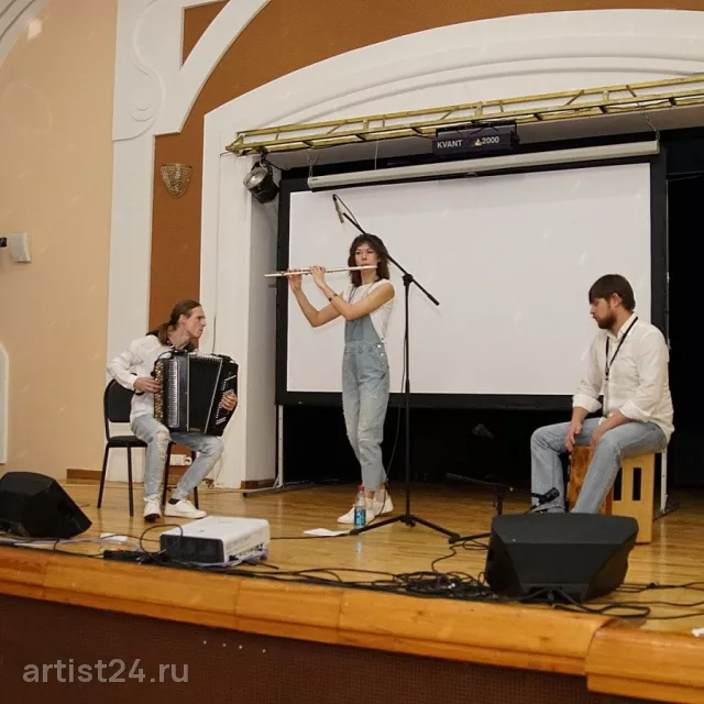Фолк-ансамбль Дайте Грэмми — музыкант