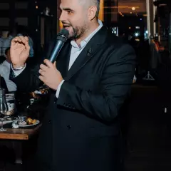 Ведущий Захар Ерёмин