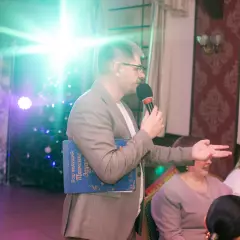 Ведущий Эдуард Ткаченко