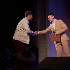 Ведущий Владимир Кузнецов