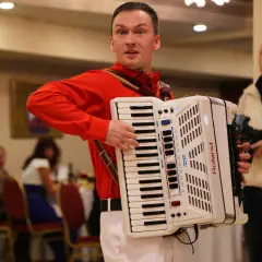 Аккордеонист Виктор Гусак