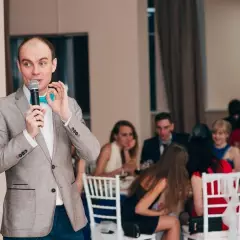 Ведущий Владимир Шишкин