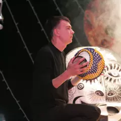 Дуэт барабанщиков Paradiddle