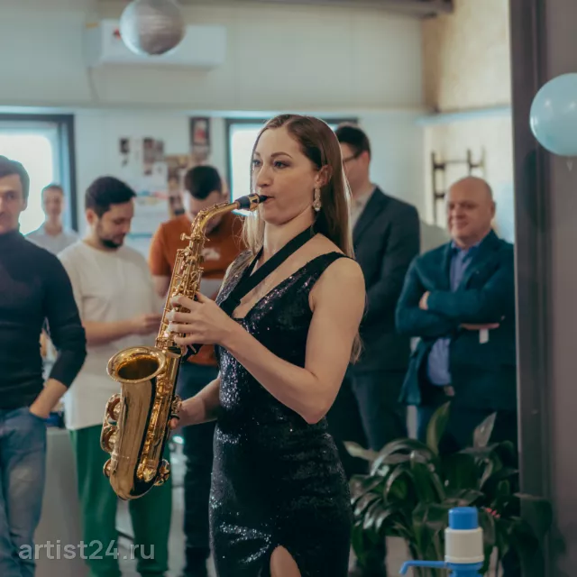 Саксофонистка Светлана Юрченко — саксофонист