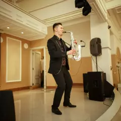 Саксофонист Станислав Ванаков