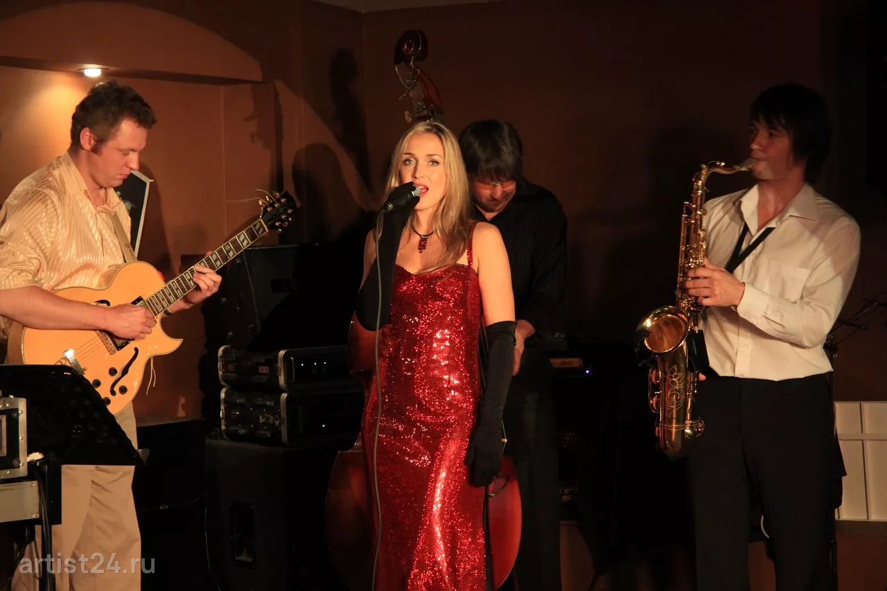 Вокалистка Татьяна Сметанина — вокалист