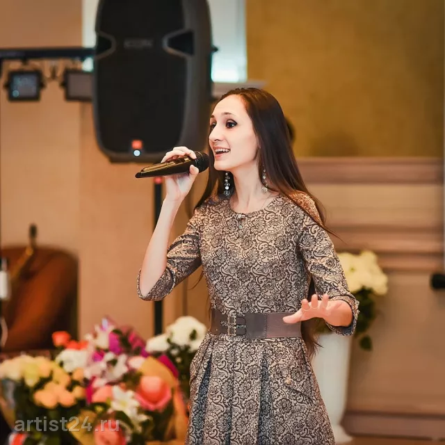 Вокалистка Айгуль Каюмова — вокалист