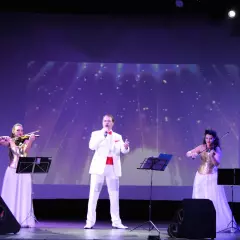 Вокалист Вадим Соловьев
