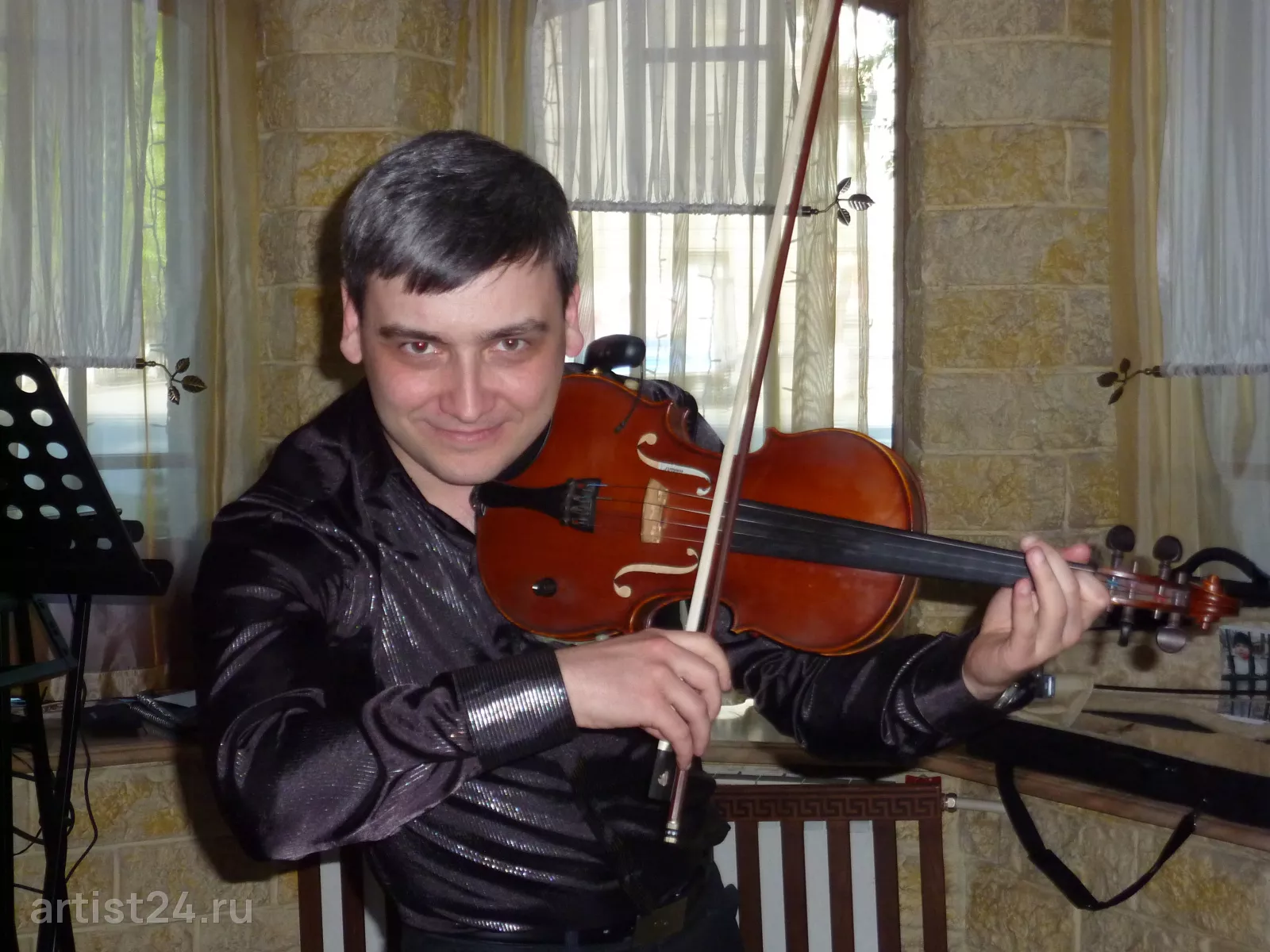 Скрипач Алексей Кобринский — скрипач