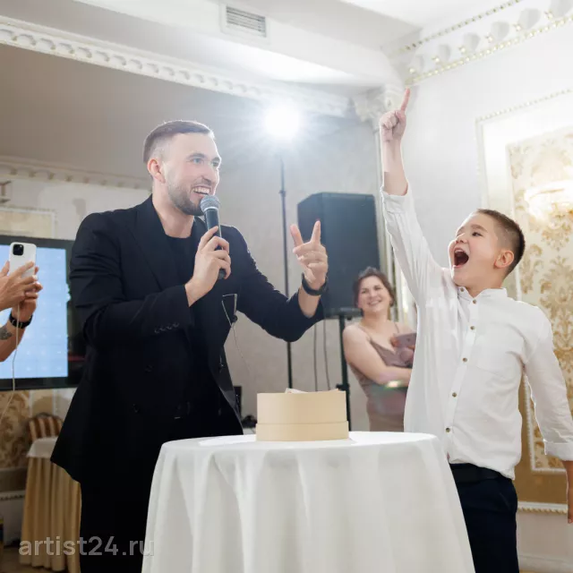 Ведущий Андрей Ивашкин — ведущий