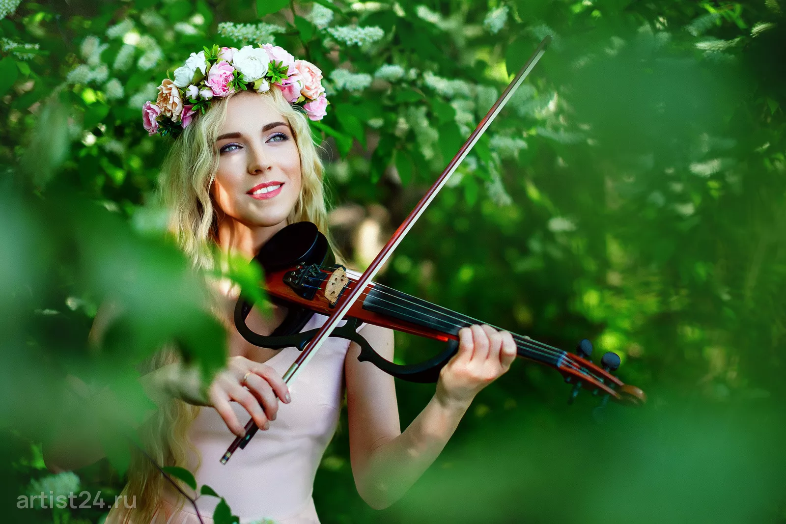 Скрипачка Таня Белая — скрипач